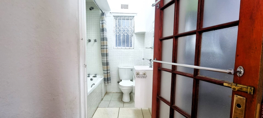 1 Bedroom Property for Sale in Vredehoek Western Cape